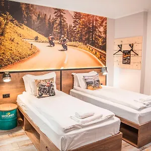Hotel Three Dolphins With Rooftop Terracе, Warna